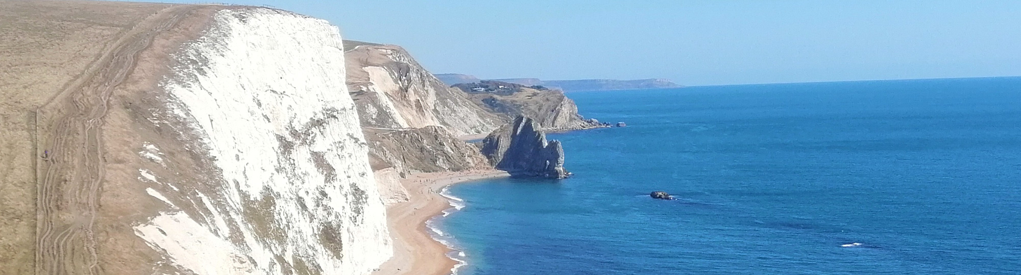 Longer la falaise jusqu’à Durdle Door