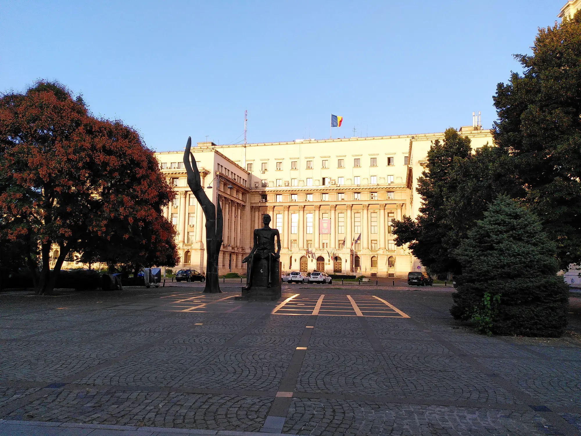 Bucarest, grands boulevards et petit musée
