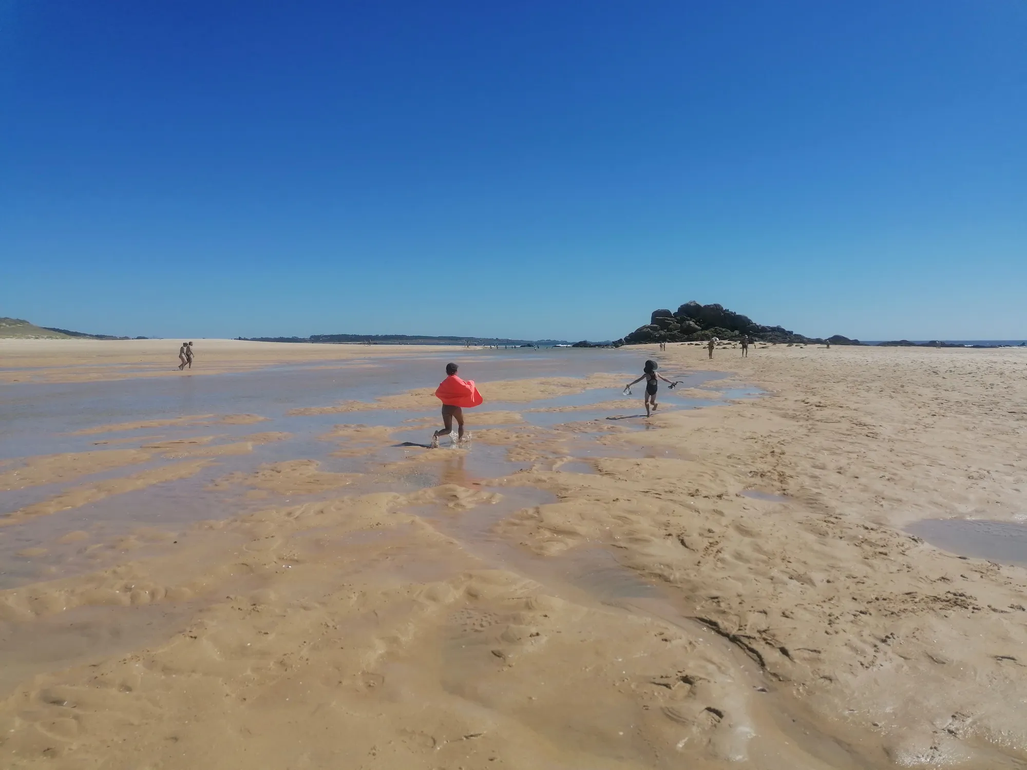 Nager avec les poissons de la lagune de Carregal